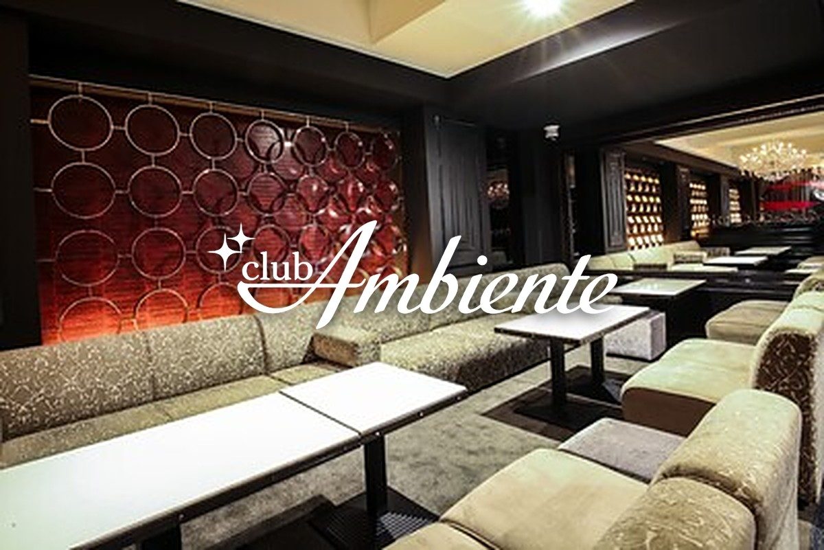 Club Ambiente(アンビエンテ)心斎橋の店内。壁沿いに続くソファ席